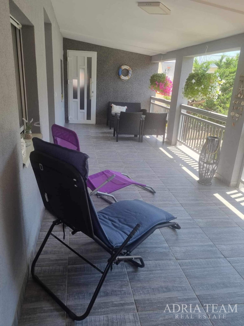 HAUS MIT ZWEI WOHNEINHEITEN - VIR