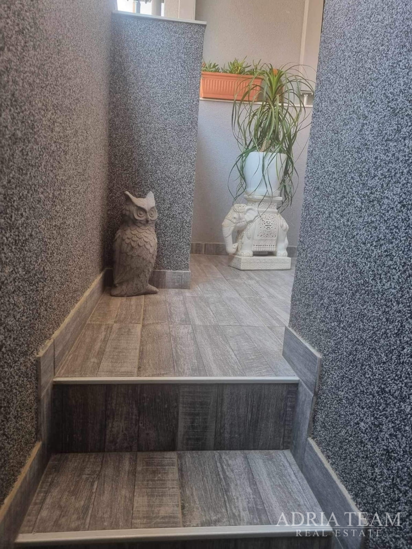 HAUS MIT ZWEI WOHNEINHEITEN - VIR