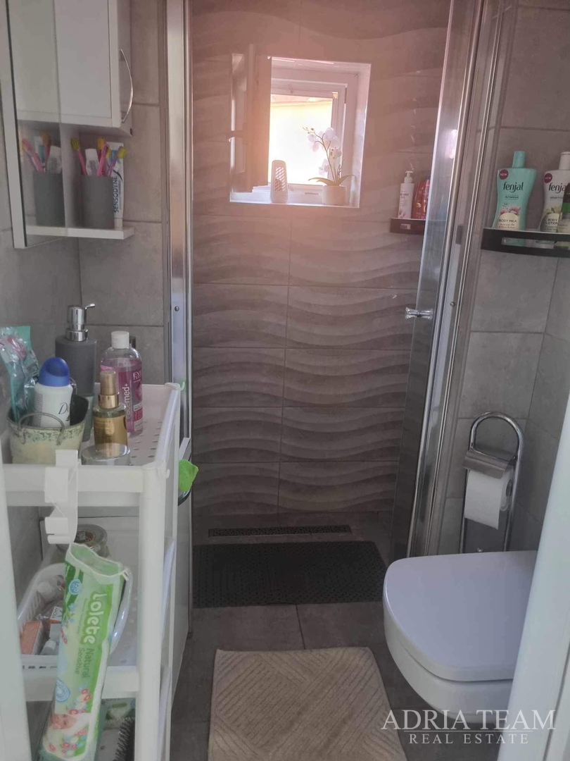 HAUS MIT ZWEI WOHNEINHEITEN - VIR