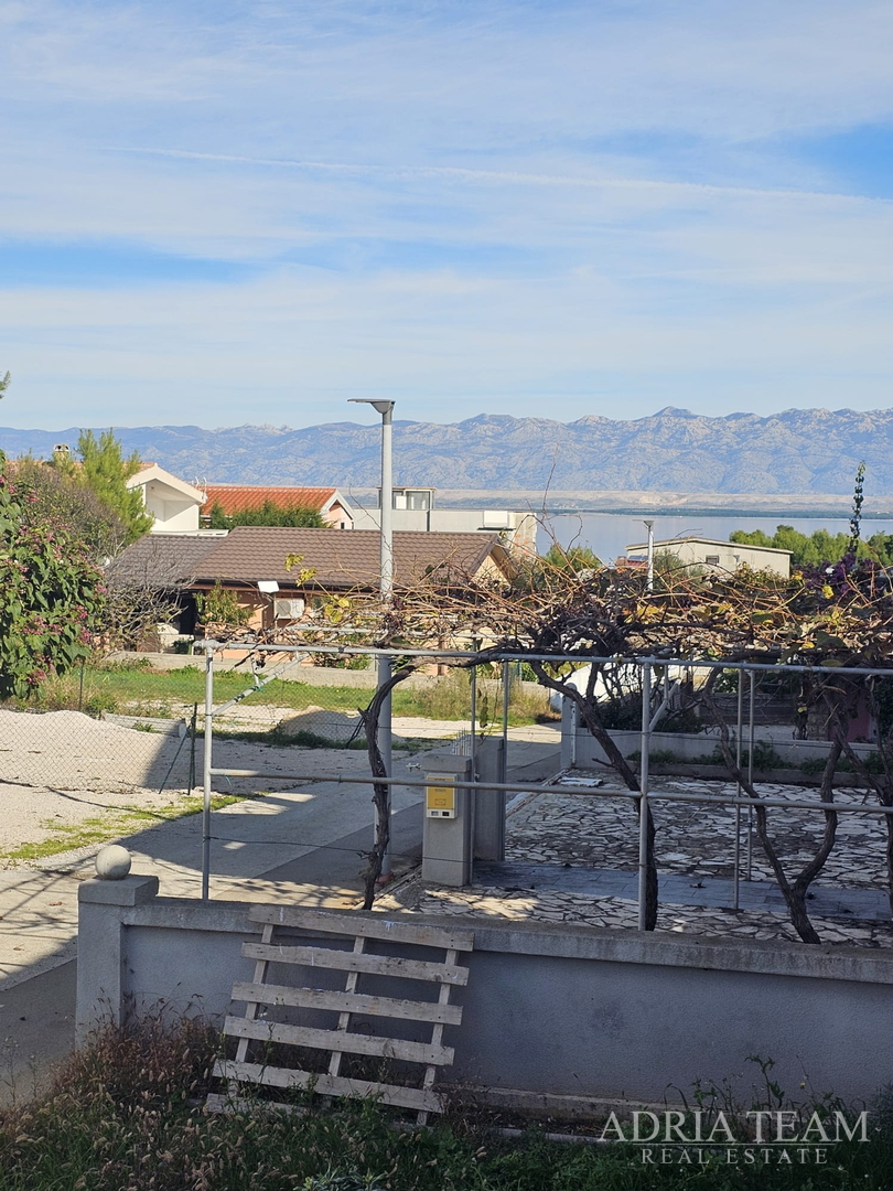 HAUS MIT ZWEI WOHNEINHEITEN - VIR