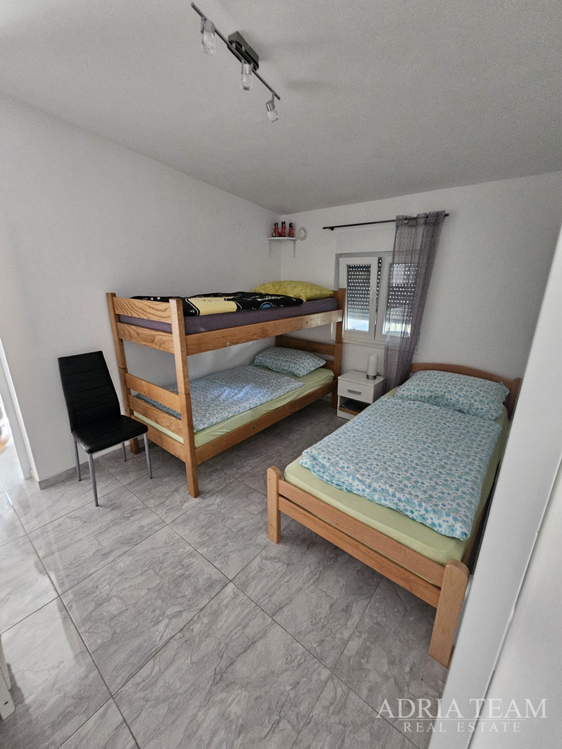 HAUS MIT ZWEI WOHNEINHEITEN - VIR