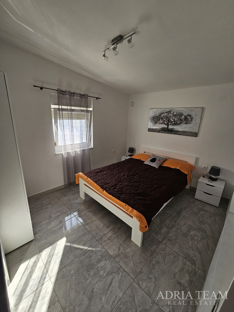 HAUS MIT ZWEI WOHNEINHEITEN - VIR