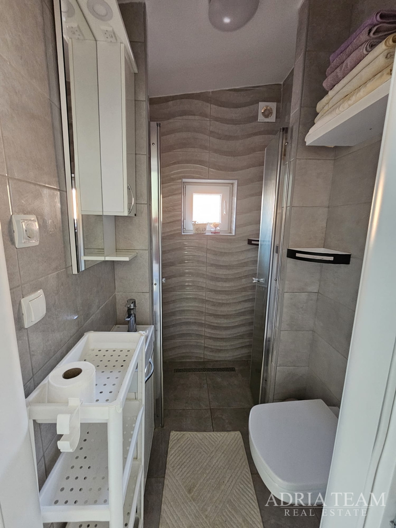 HAUS MIT ZWEI WOHNEINHEITEN - VIR