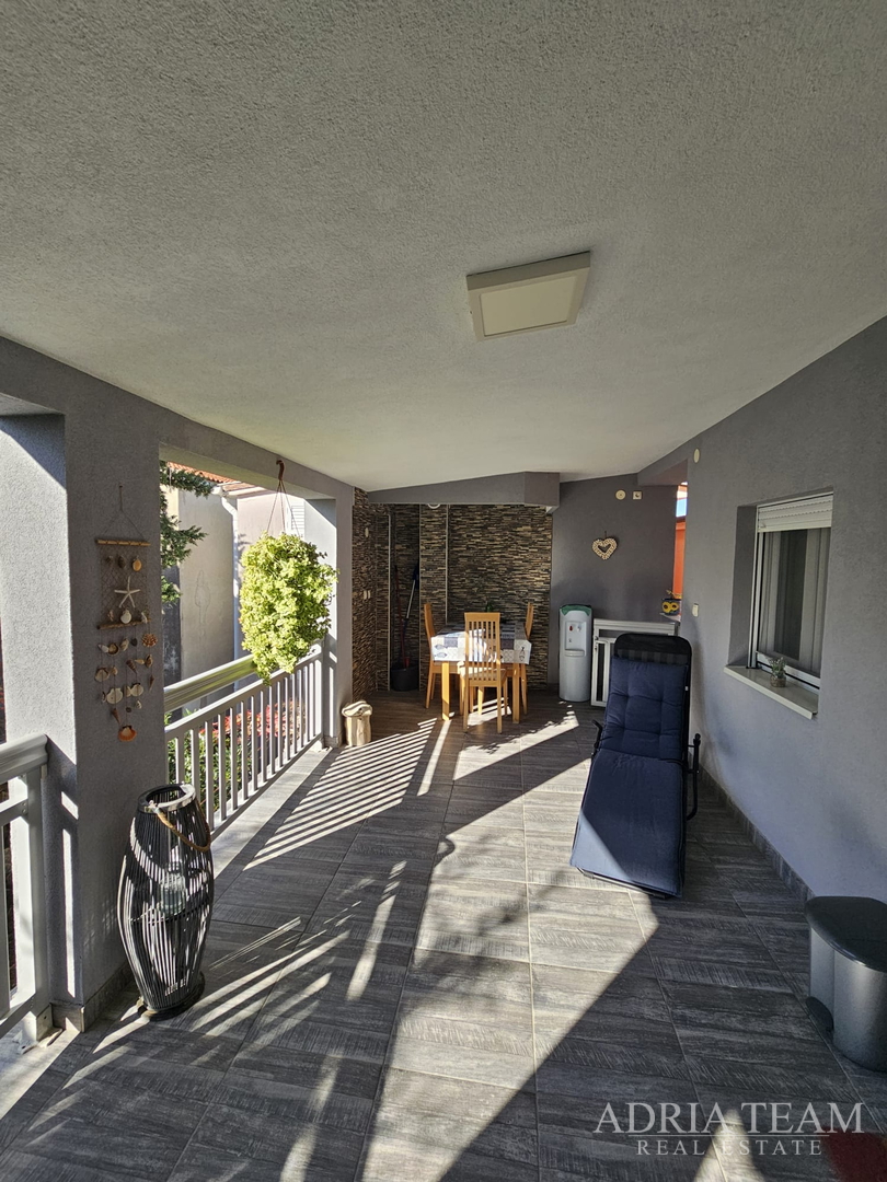 HAUS MIT ZWEI WOHNEINHEITEN - VIR