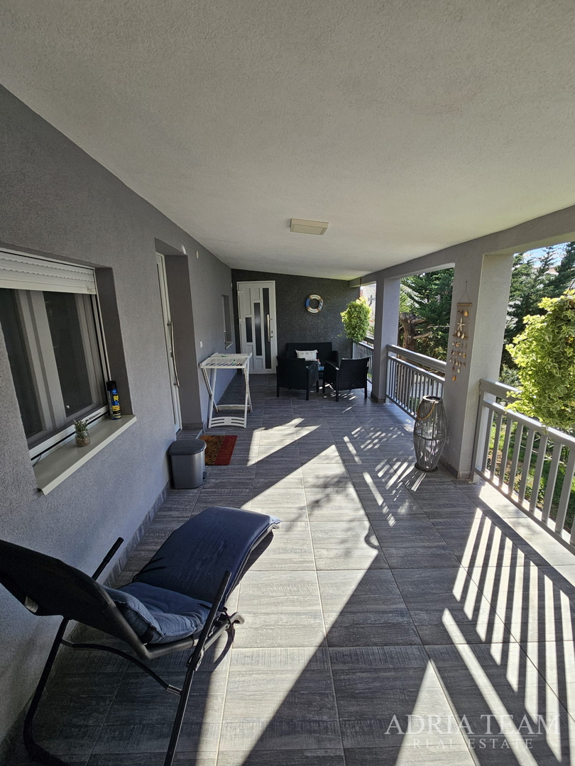 HAUS MIT ZWEI WOHNEINHEITEN - VIR