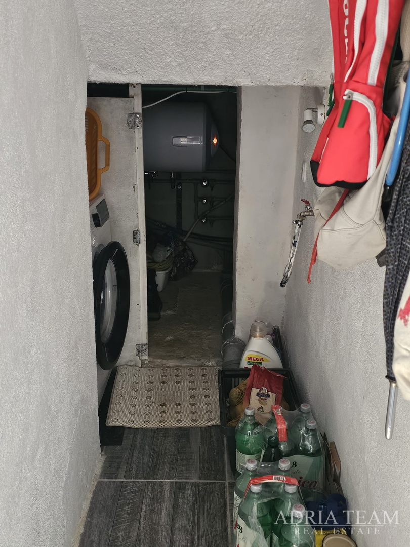 HAUS MIT ZWEI WOHNEINHEITEN - VIR