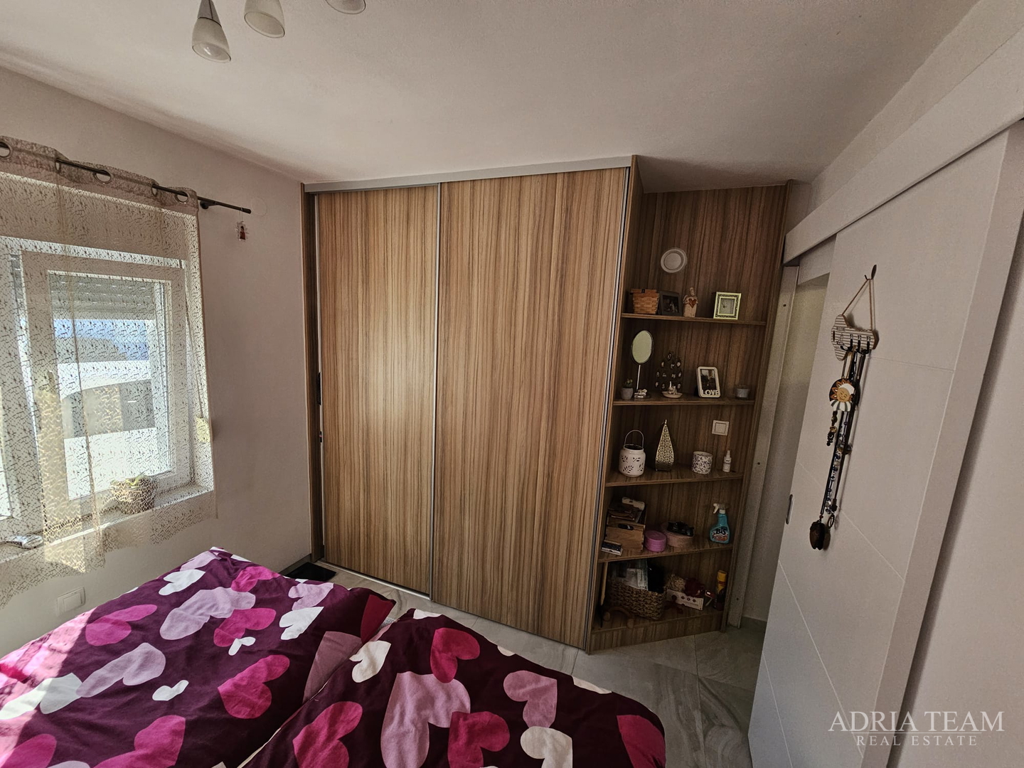 HAUS MIT ZWEI WOHNEINHEITEN - VIR