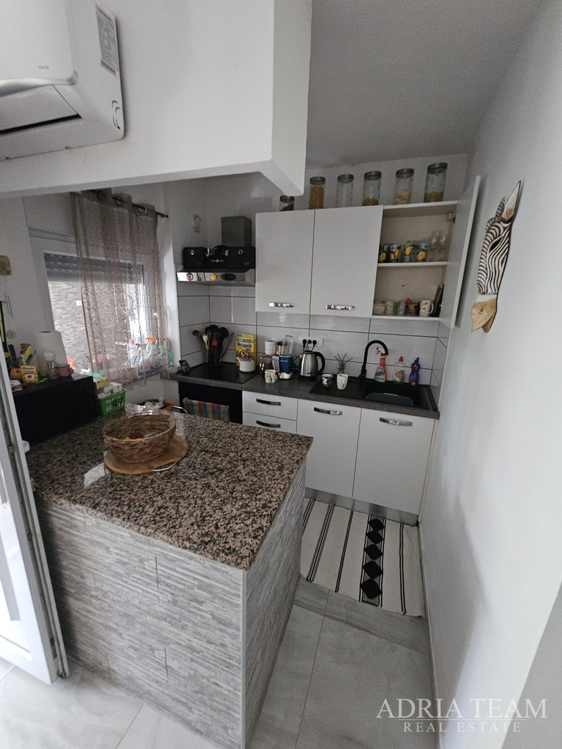 HAUS MIT ZWEI WOHNEINHEITEN - VIR