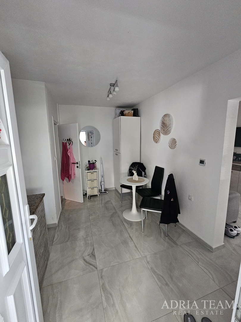 HAUS MIT ZWEI WOHNEINHEITEN - VIR