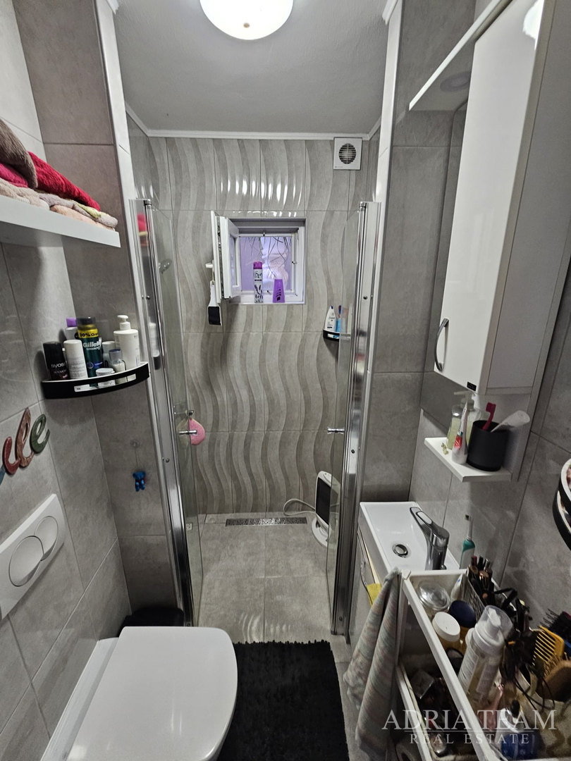 HAUS MIT ZWEI WOHNEINHEITEN - VIR