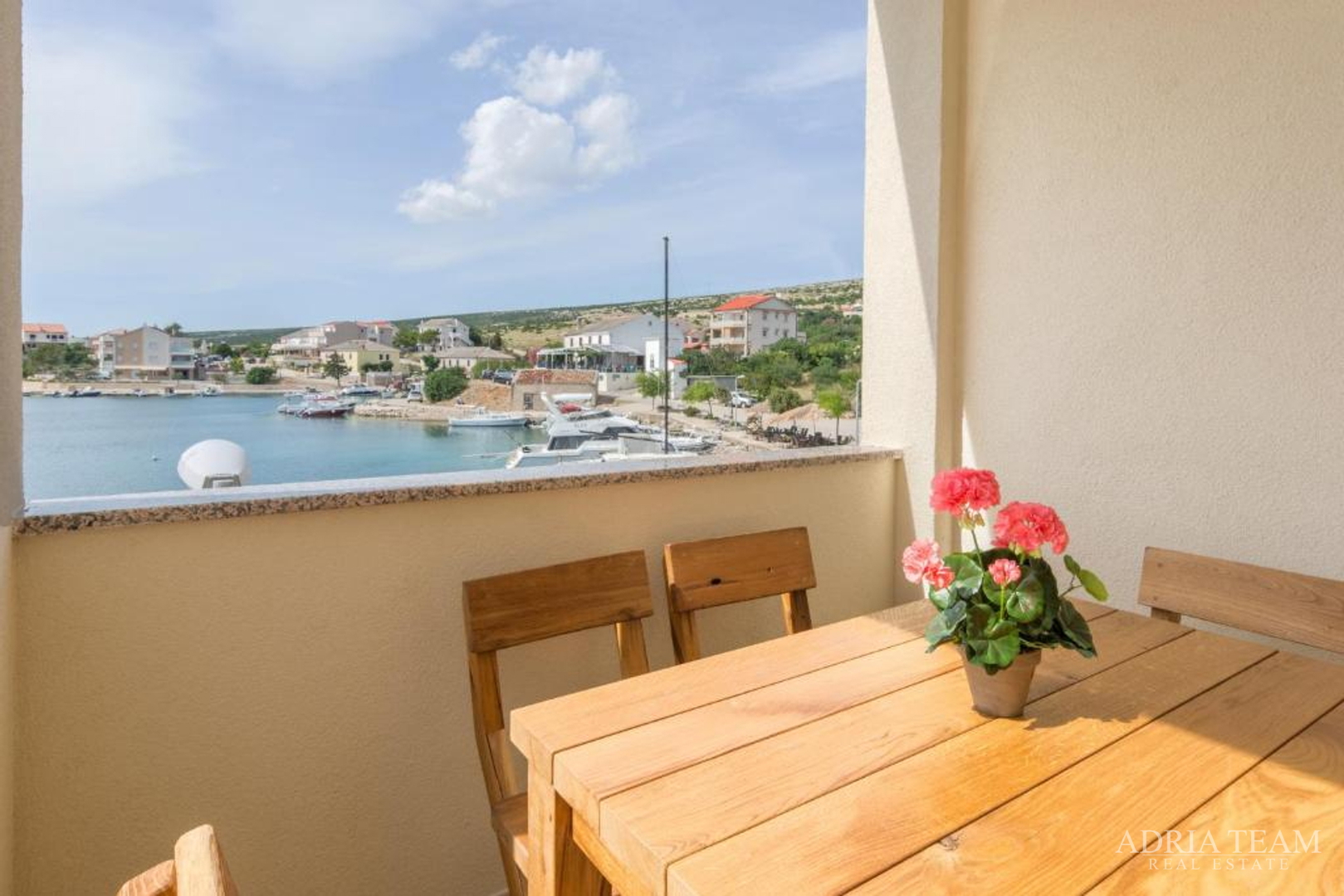 KUĆA U NIZU, PRVI RED DO MORA - ŠIMUNI, PAG