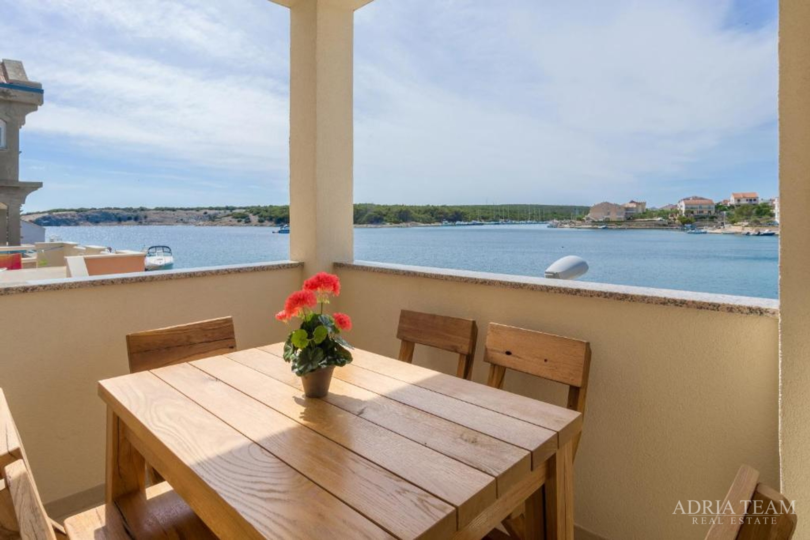 KUĆA U NIZU, PRVI RED DO MORA - ŠIMUNI, PAG