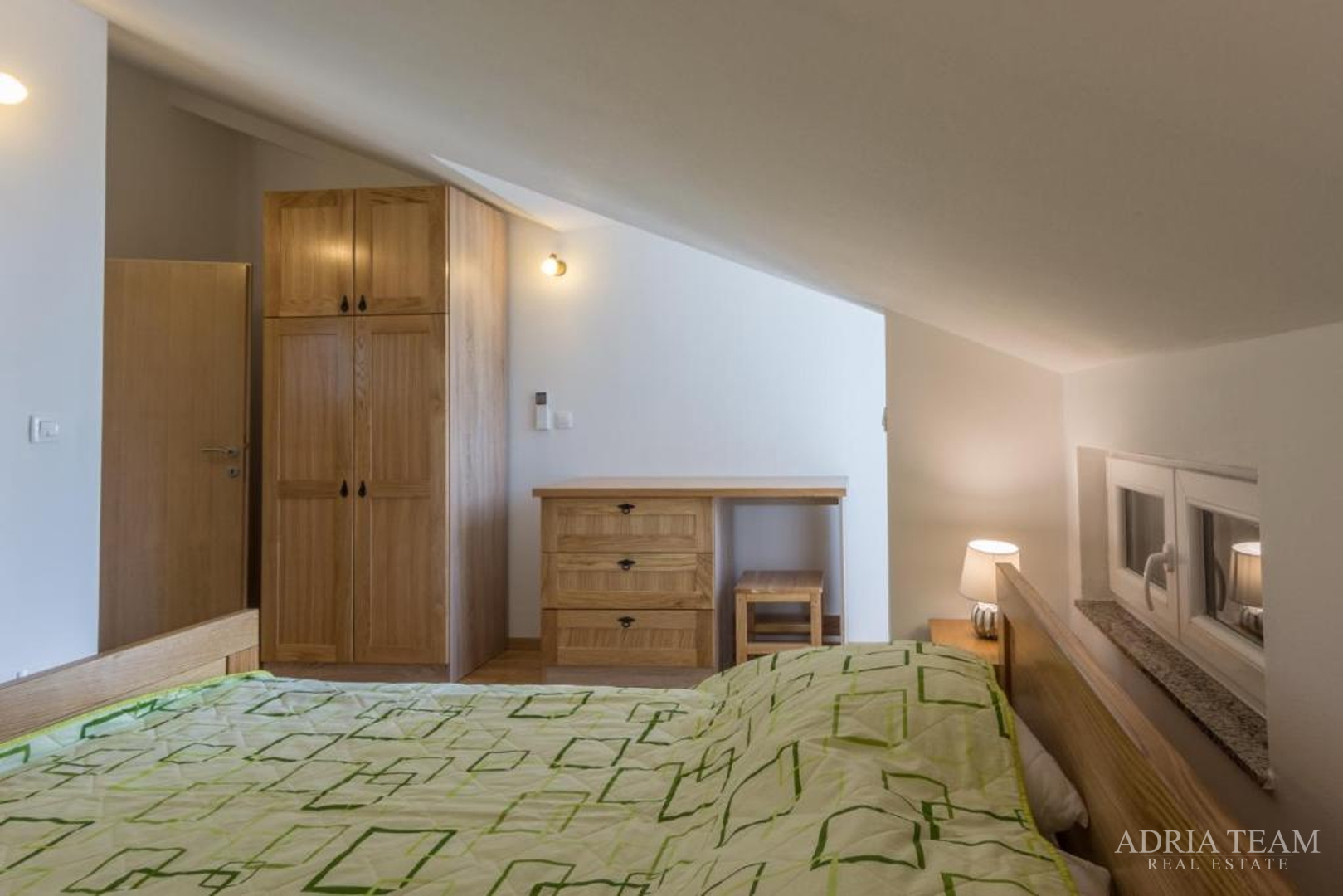 KUĆA U NIZU, PRVI RED DO MORA - ŠIMUNI, PAG