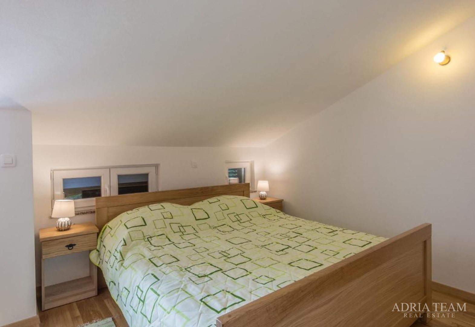 KUĆA U NIZU, PRVI RED DO MORA - ŠIMUNI, PAG