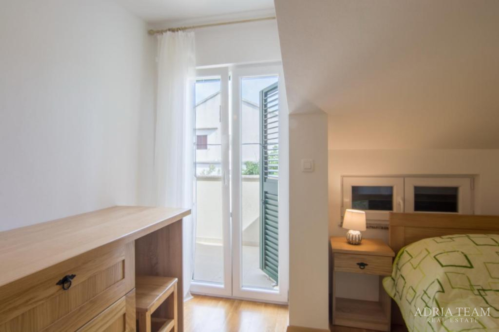 KUĆA U NIZU, PRVI RED DO MORA - ŠIMUNI, PAG