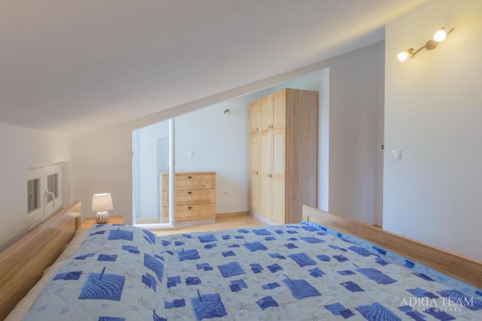 KUĆA U NIZU, PRVI RED DO MORA - ŠIMUNI, PAG