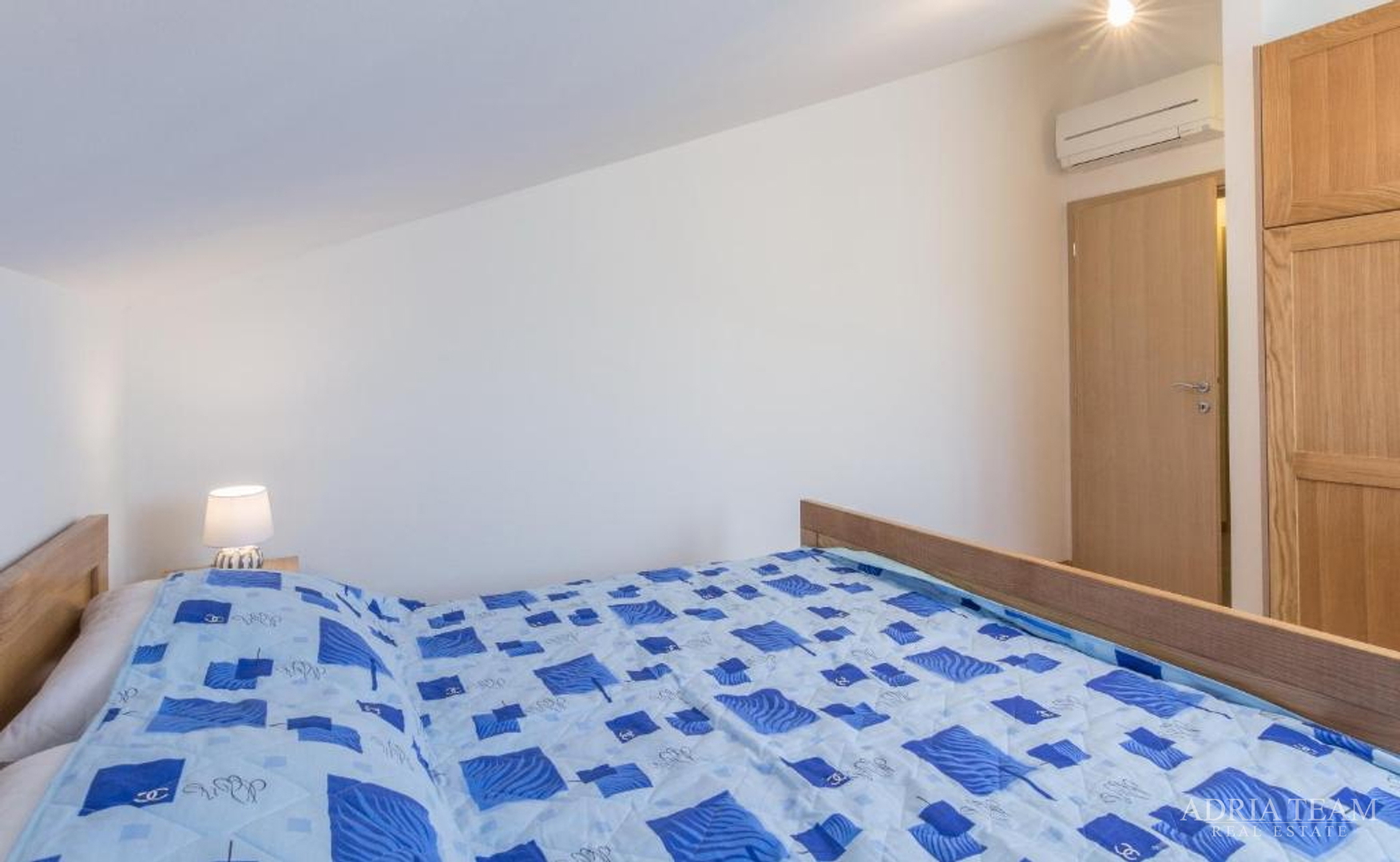 KUĆA U NIZU, PRVI RED DO MORA - ŠIMUNI, PAG