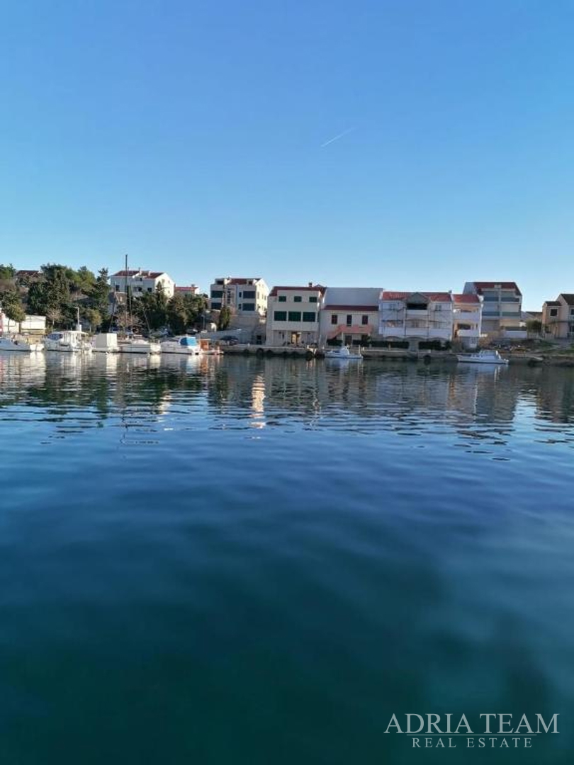 KUĆA U NIZU, PRVI RED DO MORA - ŠIMUNI, PAG