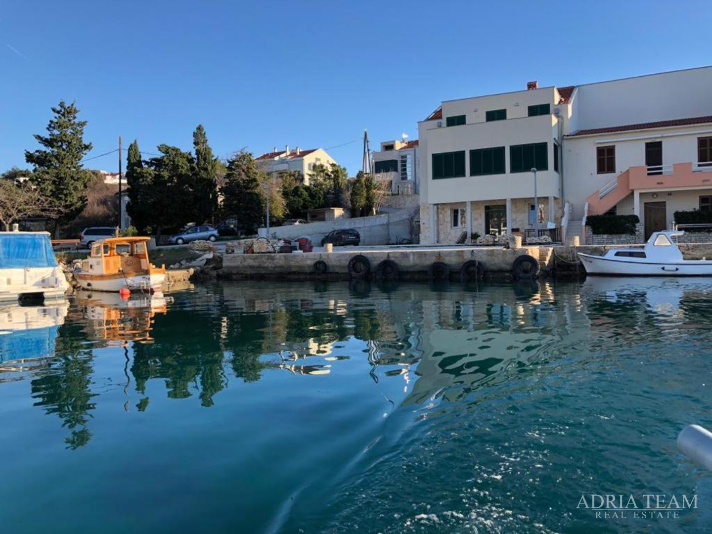 KUĆA U NIZU, PRVI RED DO MORA - ŠIMUNI, PAG