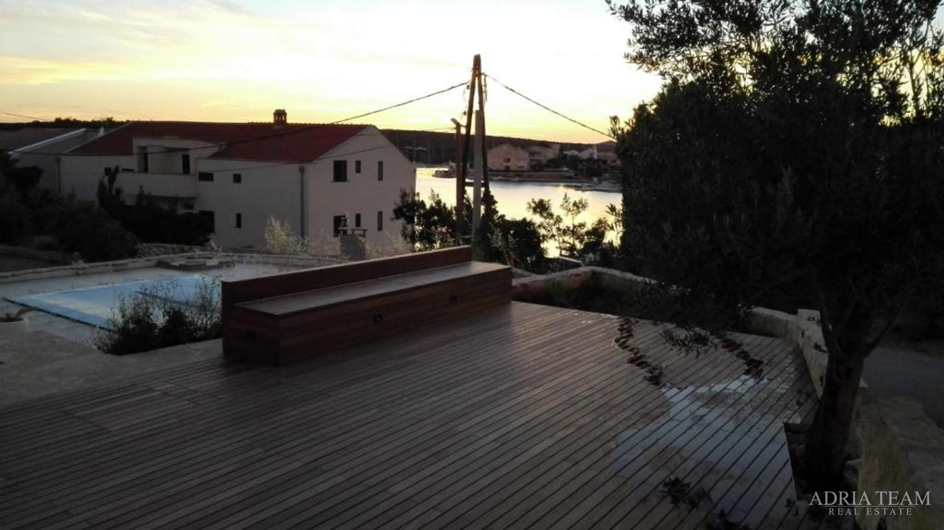 KUĆA U NIZU, PRVI RED DO MORA - ŠIMUNI, PAG