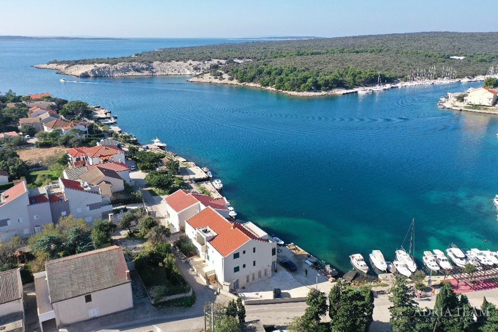 KUĆA U NIZU, PRVI RED DO MORA - ŠIMUNI, PAG