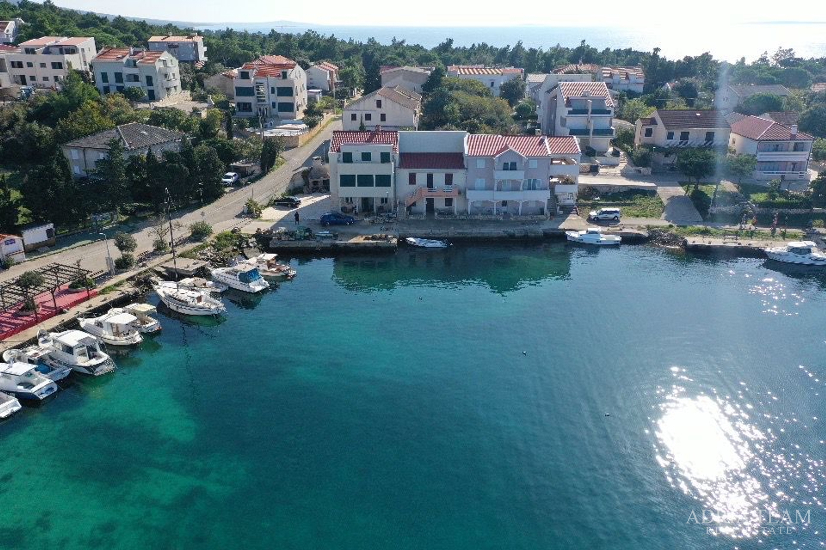 KUĆA U NIZU, PRVI RED DO MORA - ŠIMUNI, PAG