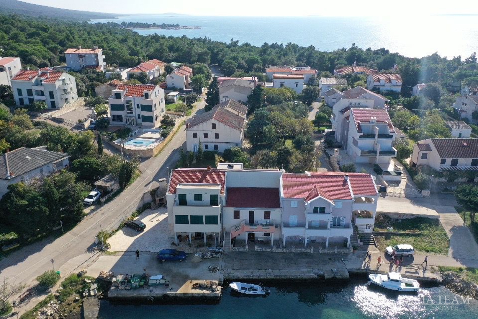 KUĆA U NIZU, PRVI RED DO MORA - ŠIMUNI, PAG