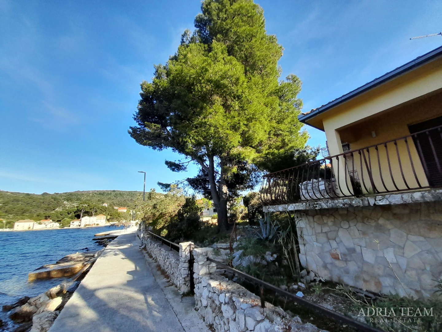 EKSKLUZIVNA PONUDA!! TOP POZICIJA!! PRVI RED DO MORA - KUĆA PRIZEMNICA S OTVORENIM POGLEDOM NA MORE, DRVENIK - DRVENIK VELIKI