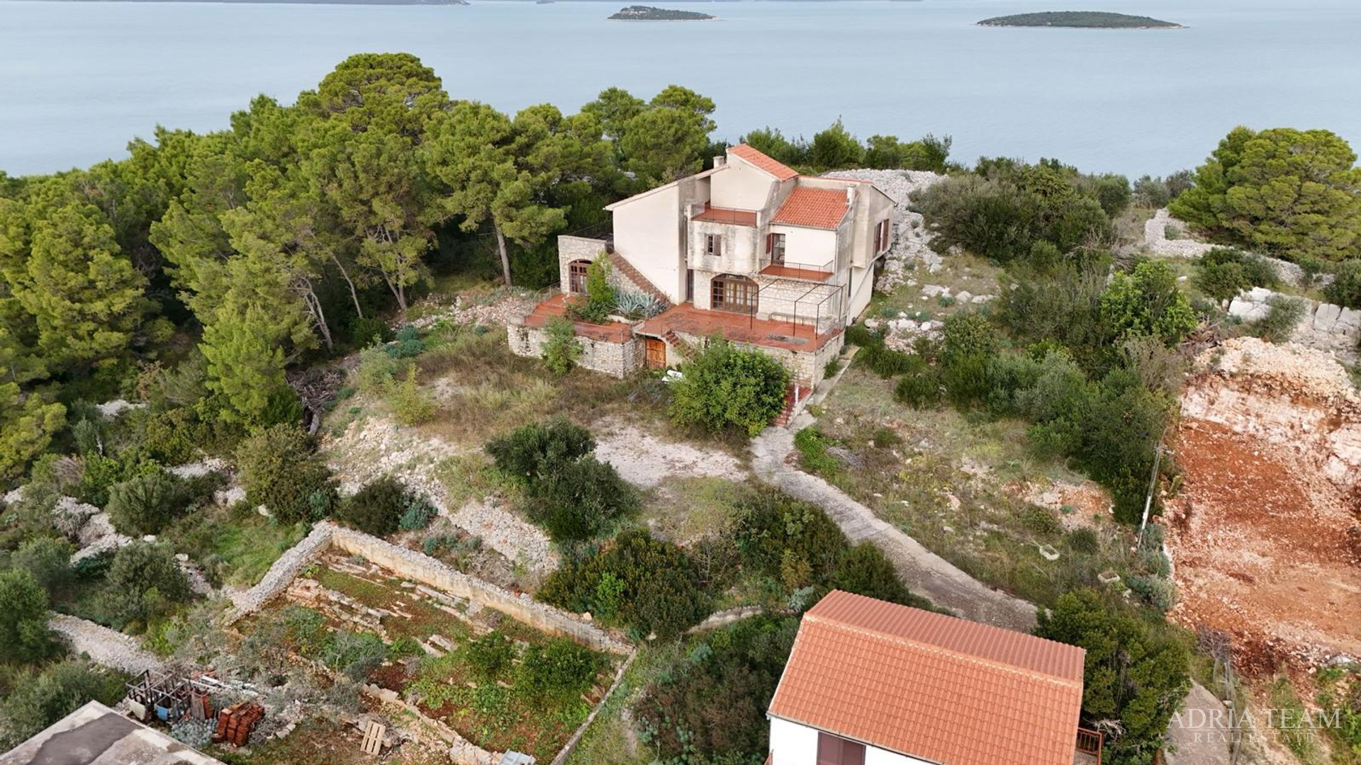 POSLOVNO-STAMBENI OBJEKT, POGLED NA MORE - SALI, DUGI OTOK