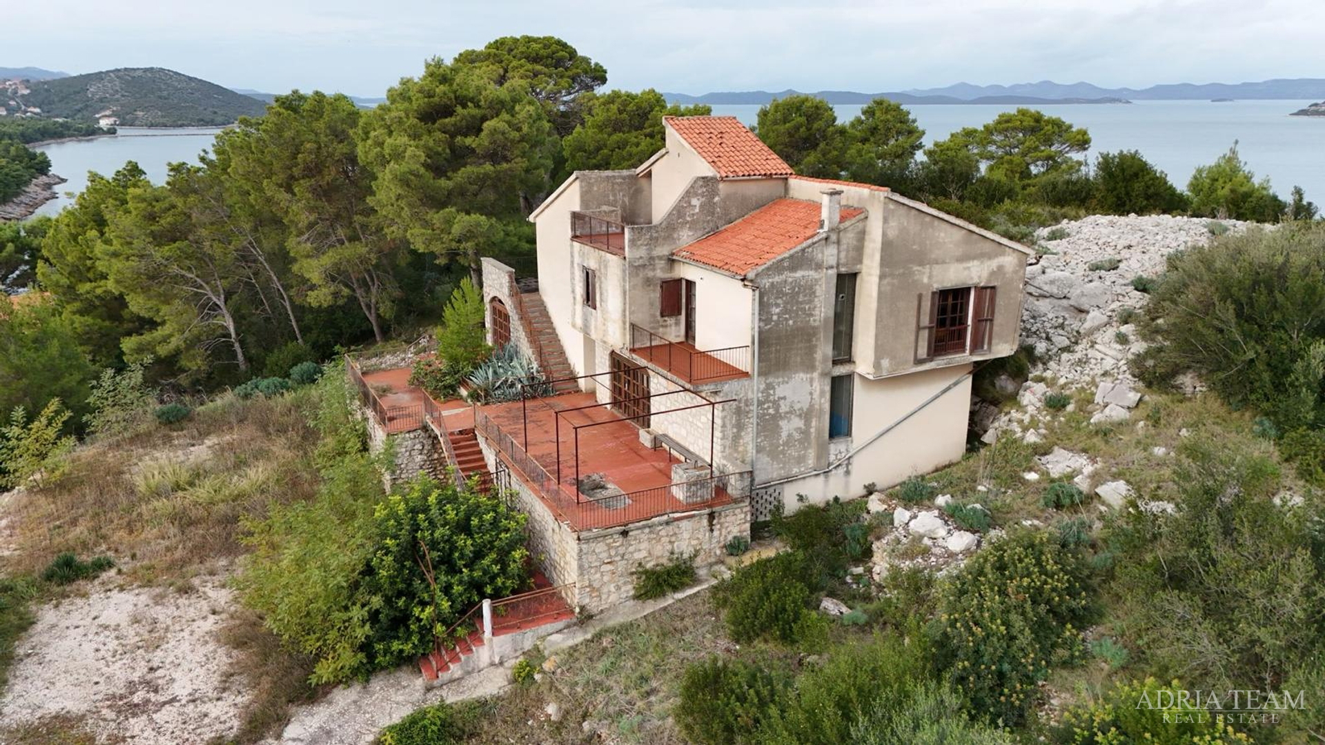 POSLOVNO-STAMBENI OBJEKT, POGLED NA MORE - SALI, DUGI OTOK