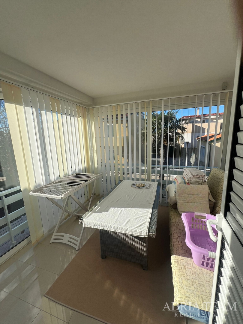 KUĆA S DVIJE STAMBENE JEDINICE, 50 m OD MORA - VIR, JUŽNA STRANA