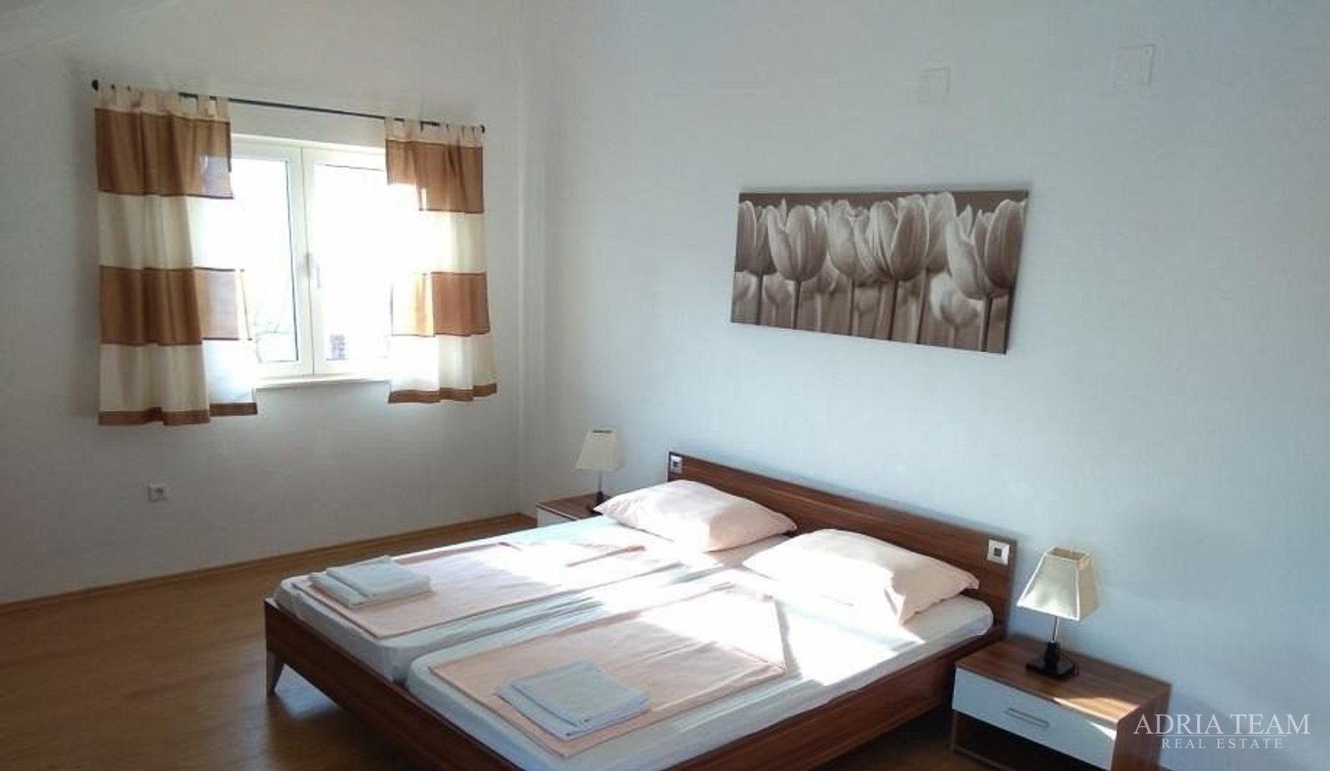 SAMOSTOJEĆA KUĆA SA 7 APARTMANA, 100 m OD MORA I PLAŽE, ŠTOMORSKA - ŠOLTA