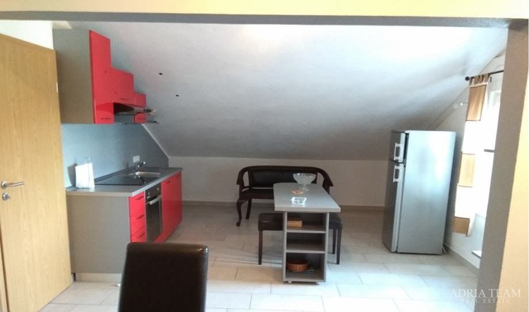 SAMOSTOJEĆA KUĆA SA 7 APARTMANA, 100 m OD MORA I PLAŽE, ŠTOMORSKA - ŠOLTA