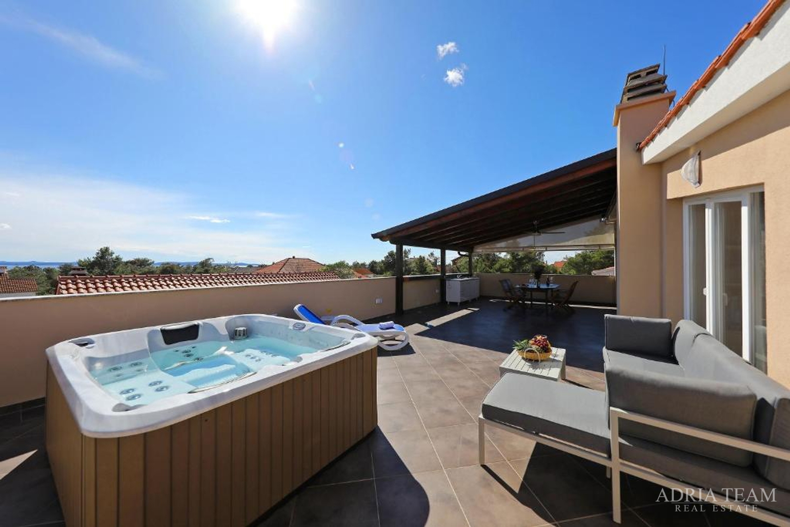 VILA S BAZENOM I POGLEDOM NA MORE, 600 m OD MORA, PRIVLAKA - ZADAR