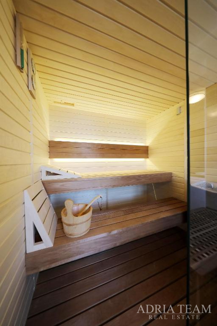 VILA S BAZENOM I POGLEDOM NA MORE, 600 m OD MORA, PRIVLAKA - ZADAR