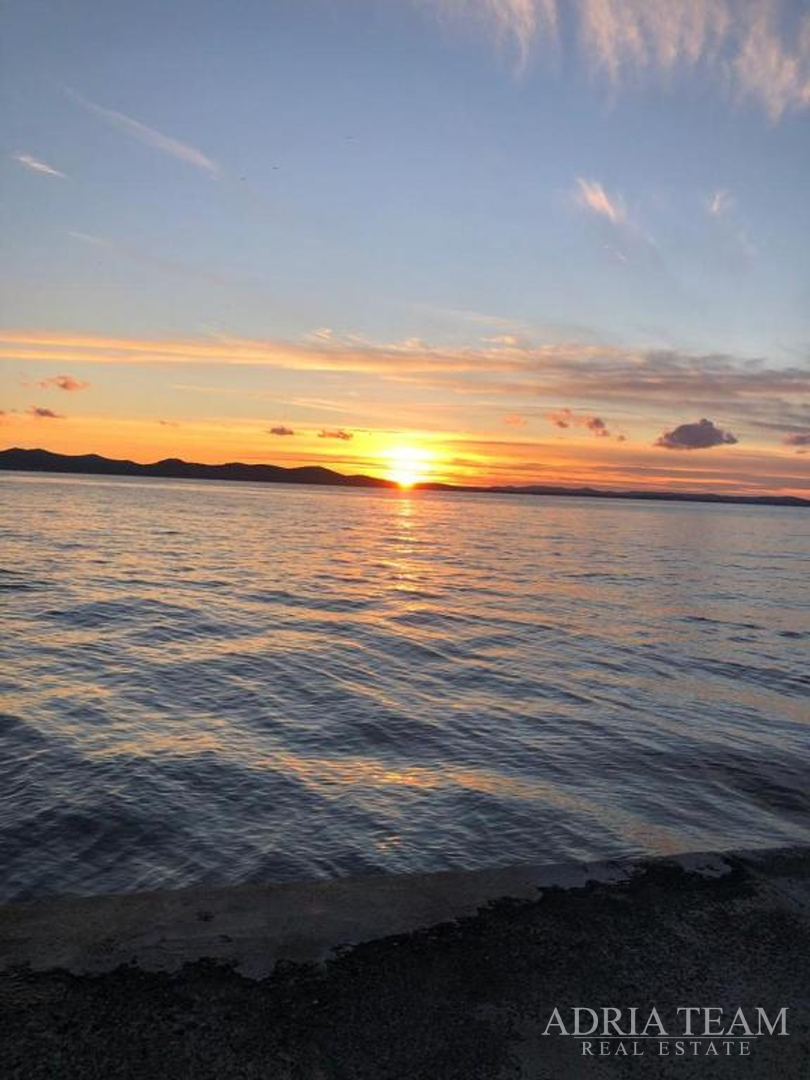 VILA S BAZENOM I POGLEDOM NA MORE, 600 m OD MORA, PRIVLAKA - ZADAR