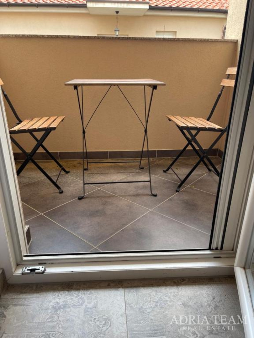 VILA S BAZENOM I POGLEDOM NA MORE, 600 m OD MORA, PRIVLAKA - ZADAR