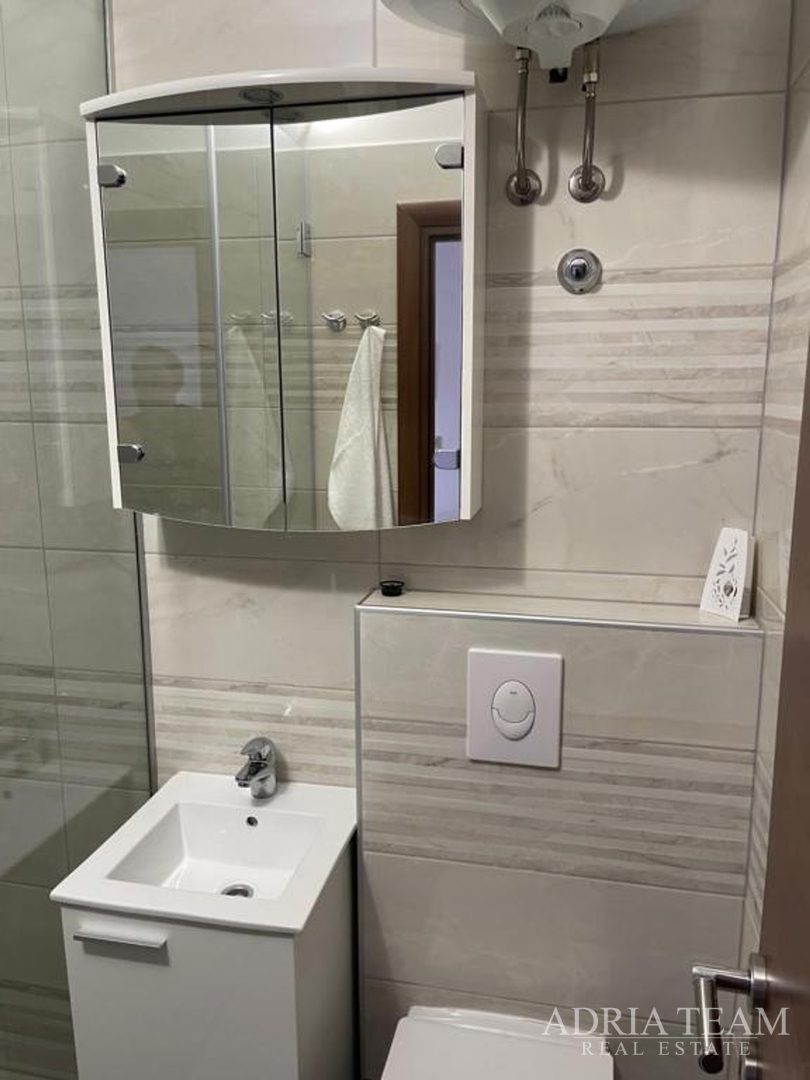 VILA S BAZENOM I POGLEDOM NA MORE, 600 m OD MORA, PRIVLAKA - ZADAR