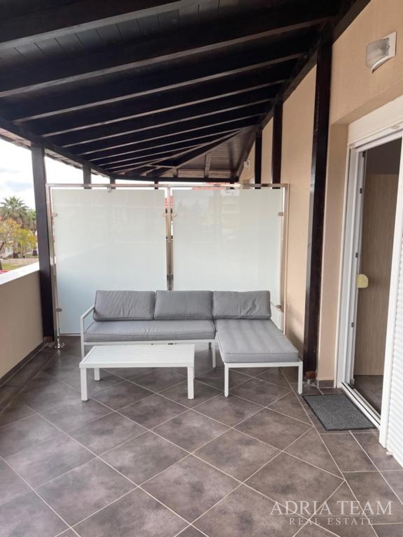 VILA S BAZENOM I POGLEDOM NA MORE, 600 m OD MORA, PRIVLAKA - ZADAR