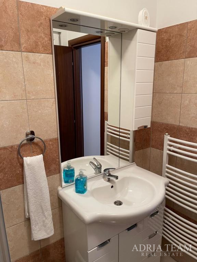 VILA S BAZENOM I POGLEDOM NA MORE, 600 m OD MORA, PRIVLAKA - ZADAR