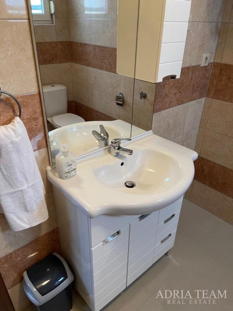 VILA S BAZENOM I POGLEDOM NA MORE, 600 m OD MORA, PRIVLAKA - ZADAR