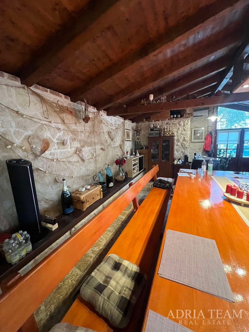 VILA S BAZENOM I POGLEDOM NA MORE, 600 m OD MORA, PRIVLAKA - ZADAR