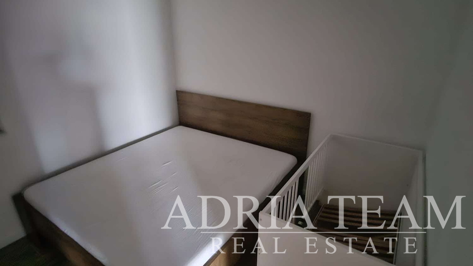 DVOSOBNI APARTMAN S VRTOM I  POGLEDOM NA MORE, NIN