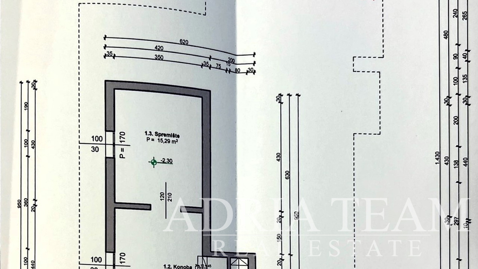 KUĆA S DEVET STAMBENIH JEDINICA - NOVALJA, PAG