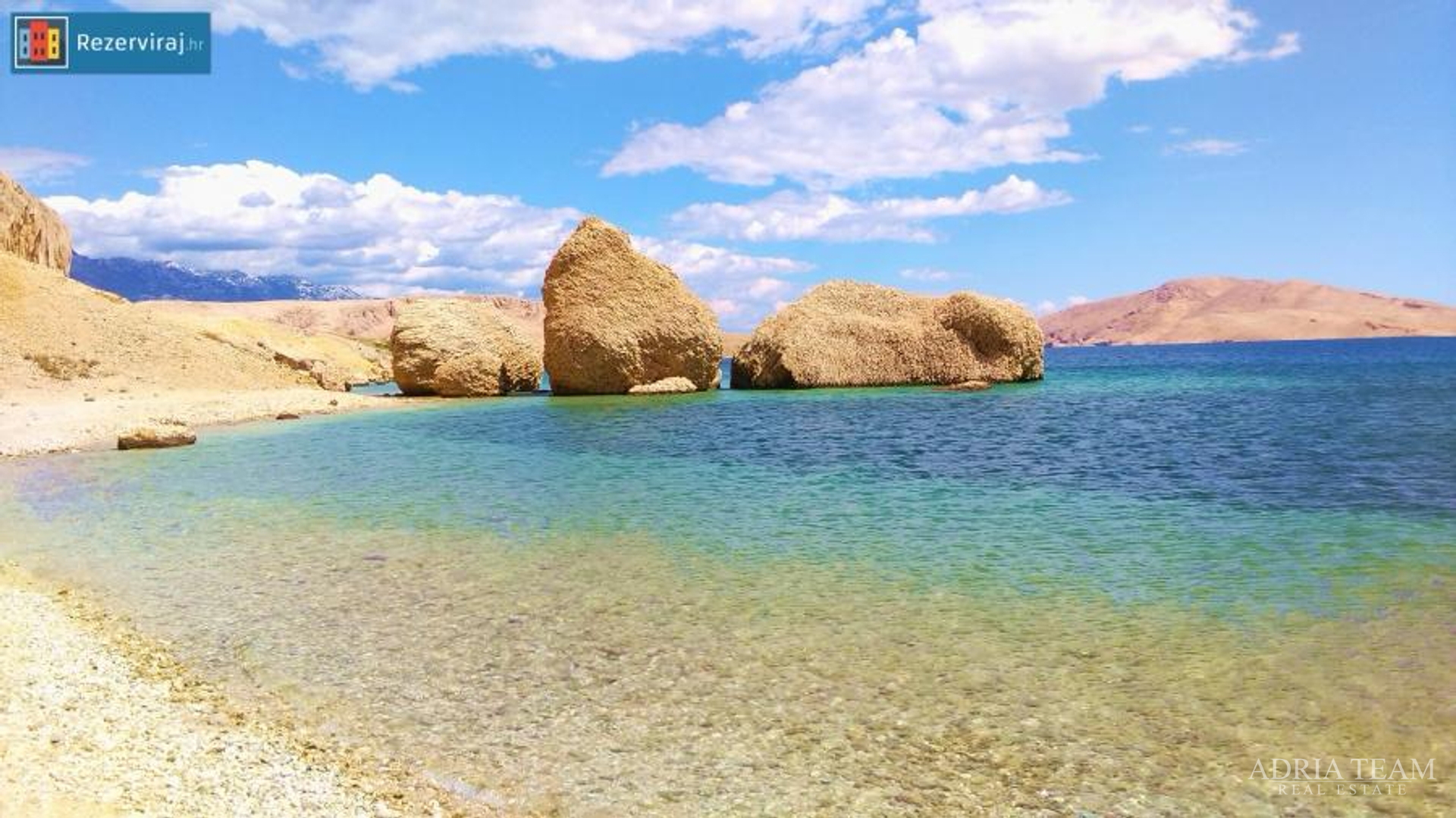 KUĆA S DESET STAMBENIH JEDINICA BLIZU CENTRA S POGLEDOM NA MORE - NOVALJA, PAG