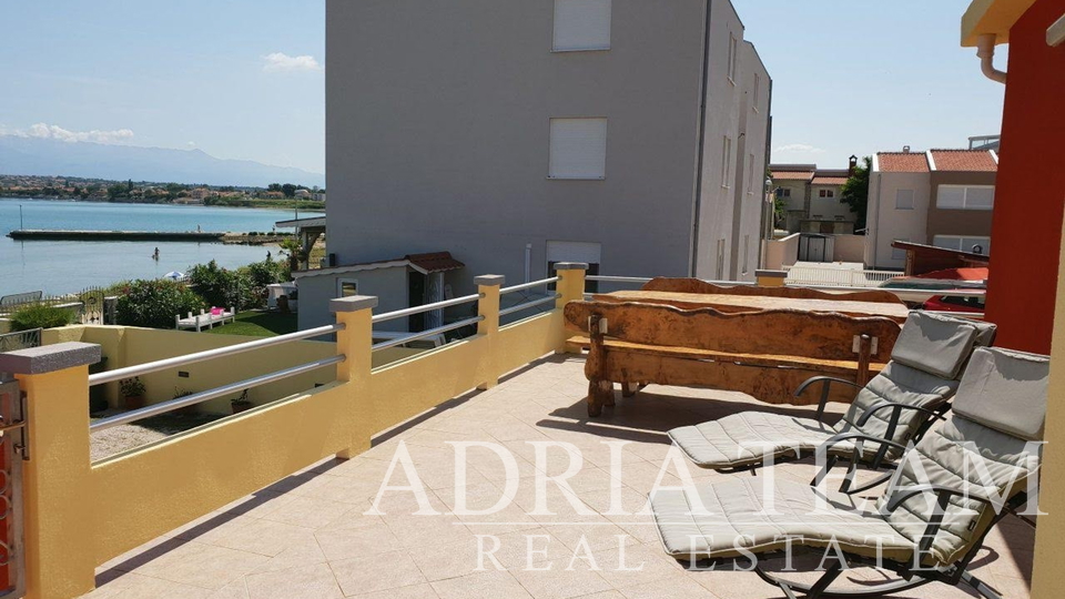 APARTMENT HOUSE IN THE 1ST ROW TO THE SEA