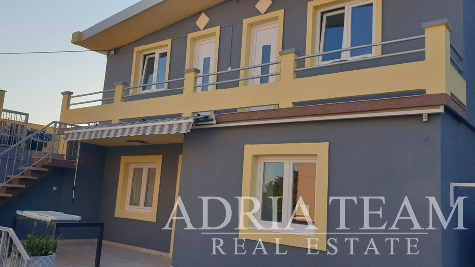 APARTMENT HOUSE IN THE 1ST ROW TO THE SEA