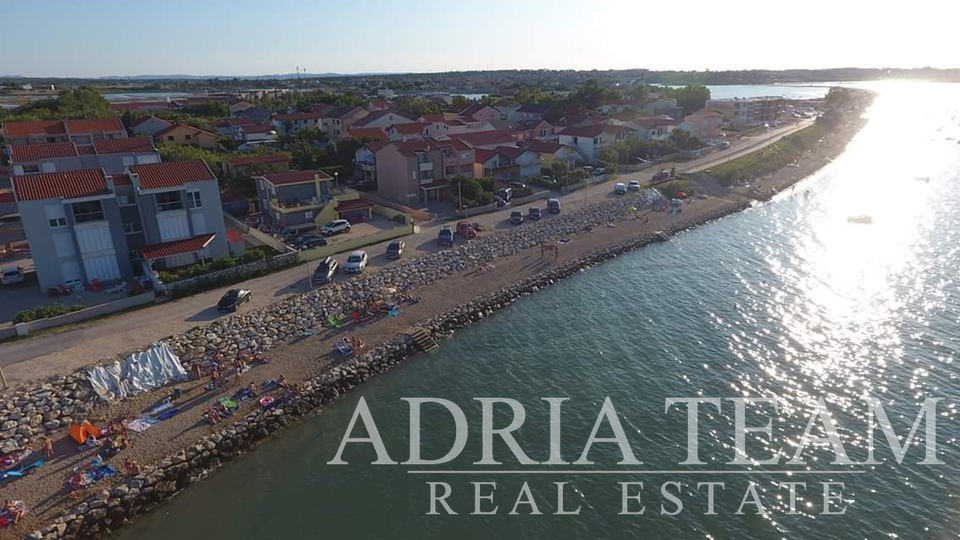 APARTMENT HOUSE IN THE 1ST ROW TO THE SEA