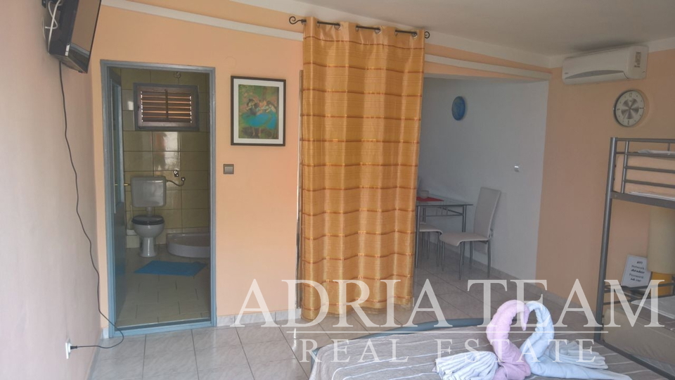 APARTMANSKA KUĆA U 1.REDU DO MORA