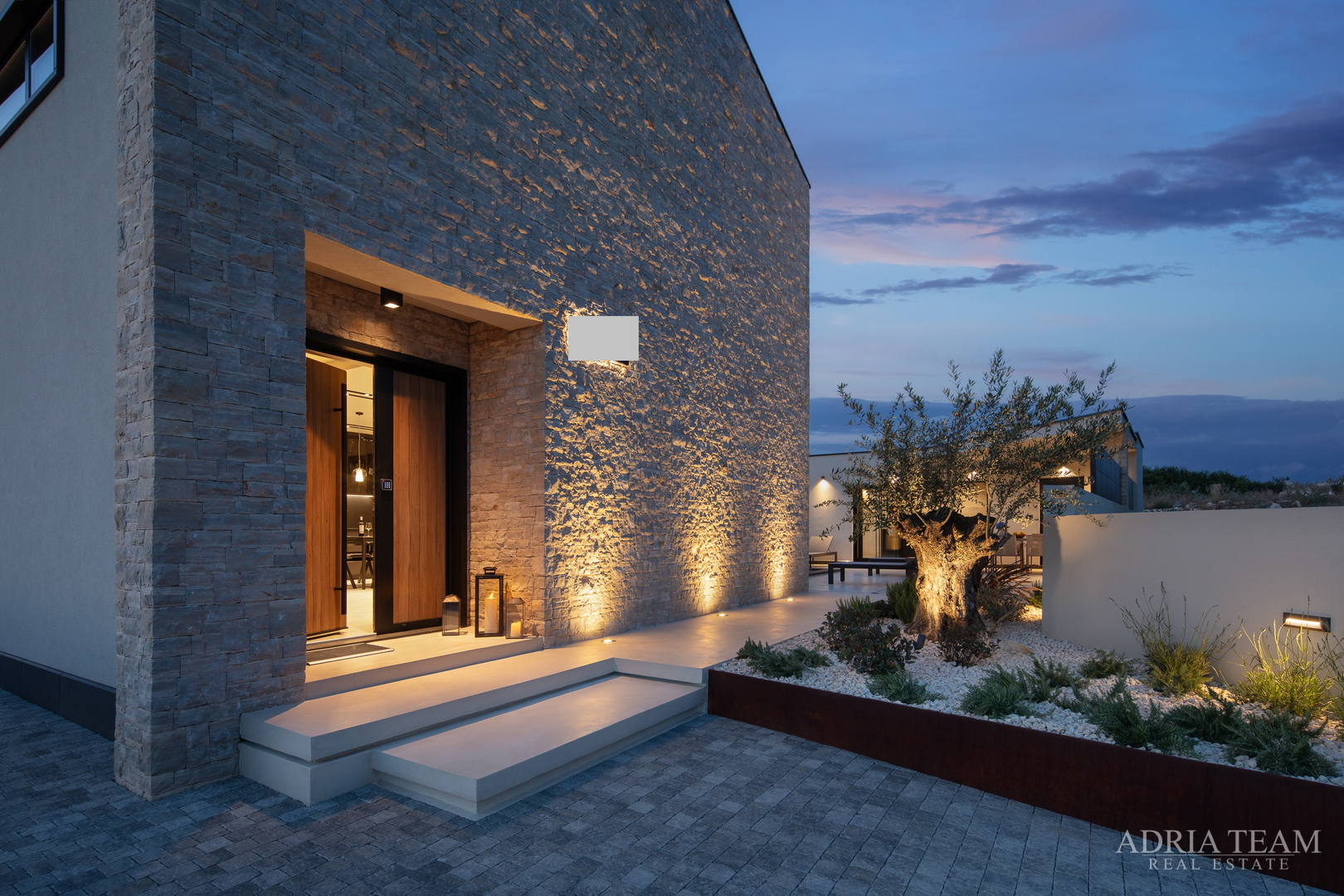 HAUS MIT SOMMERKÜCHE UND SCHWIMMPOOL, NEUBAU - VISOČANE